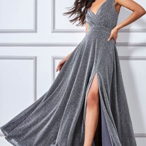 Abito lungo argento con spacco e scollo a cuore in lurex – Godiva England