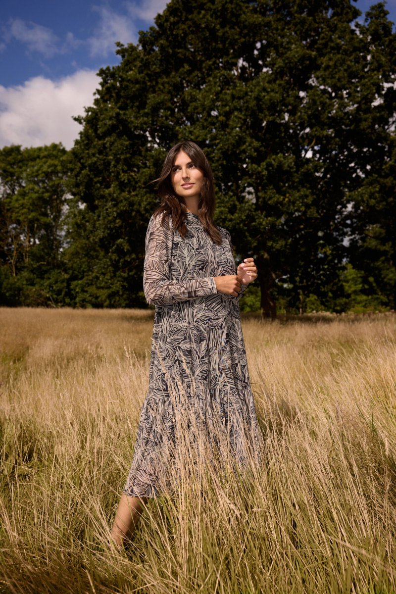 Abito SC-Alda aop 44: Classicismo Incontra Sostenibilità - immagine 9