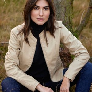 Giacca SC-Gunilla 6: L’Eleganza Incontra lo Stile Aviatore