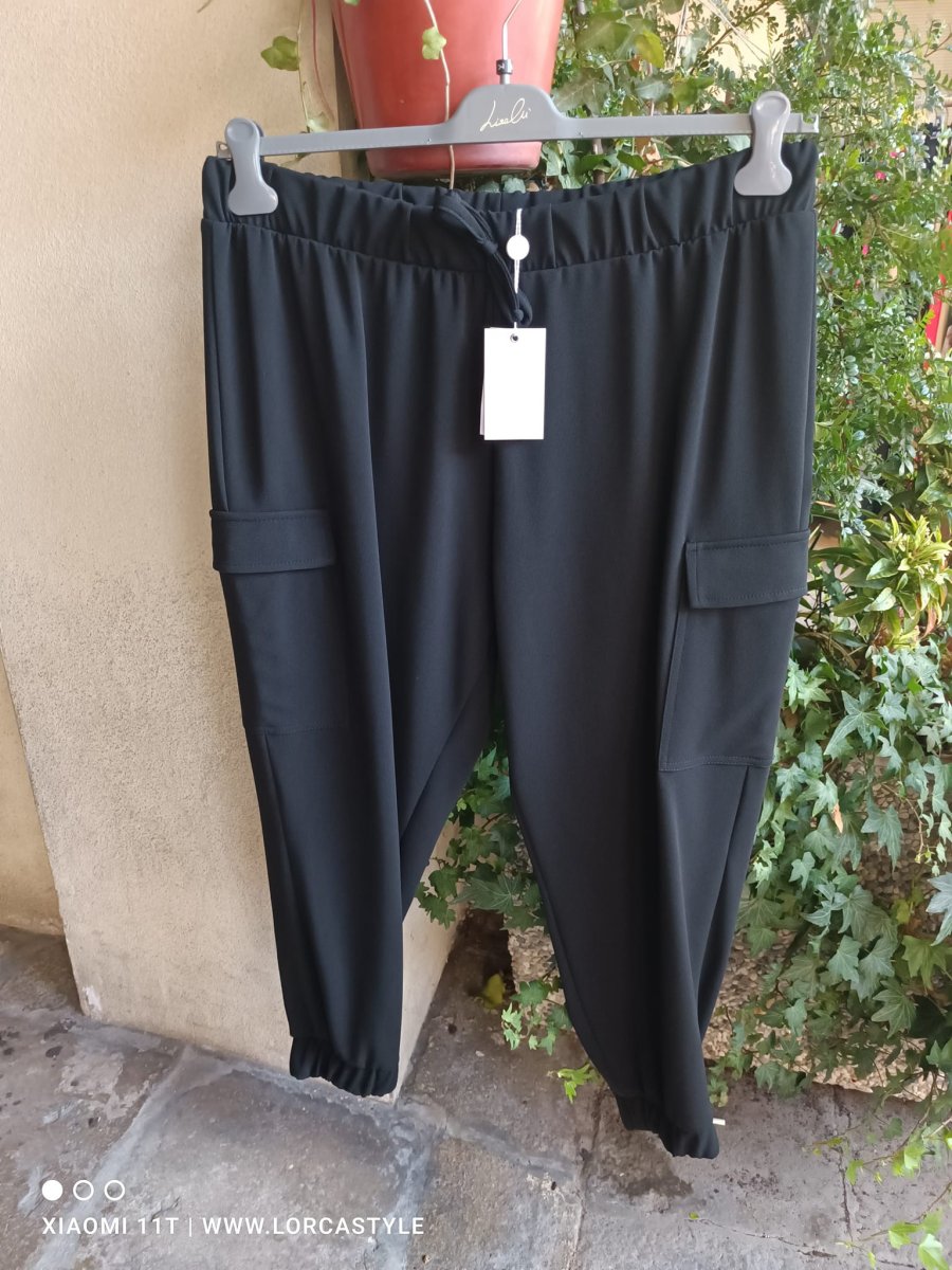 Pantaloni cargo in tessuto leggero beige e nero – Taglie comode - immagine 5