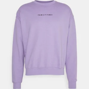 Family First Box Logo Crewneck Light Violet
