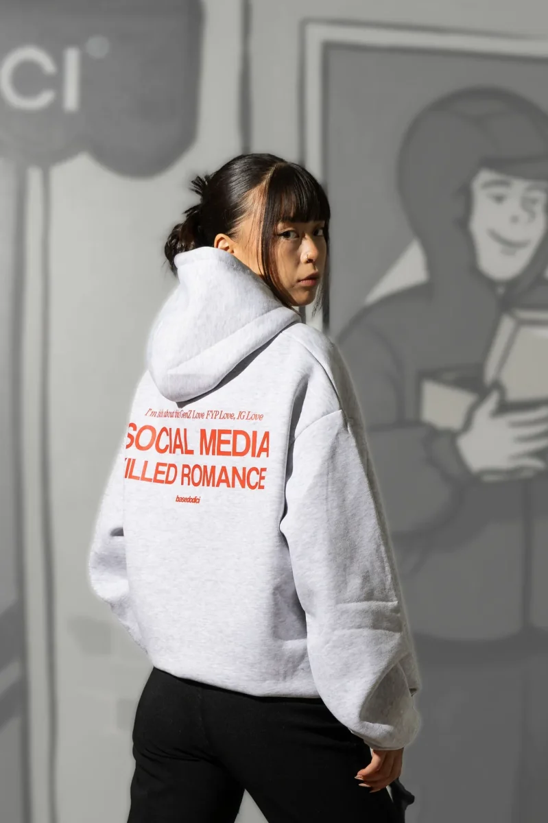 Basedodici Hoodie "Social Media Killed Romance" AshGrey/Red - immagine 5