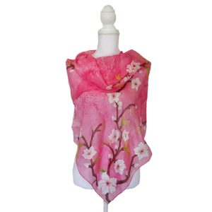 Lunga sciarpa di seta rosa con fiori di ciliegio dipinta a mano
